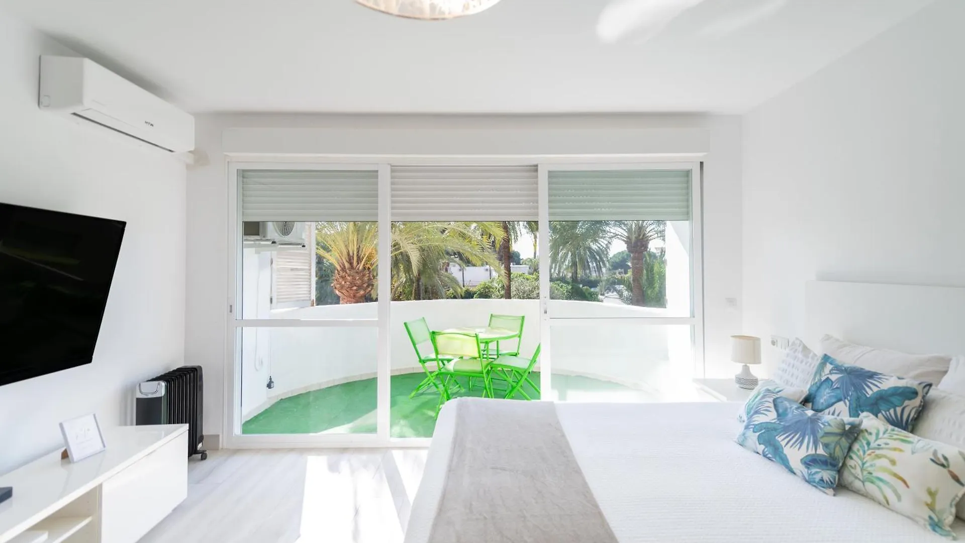 Moderno Estudio Y Piscina A 50 Metros De La Playa Marbella