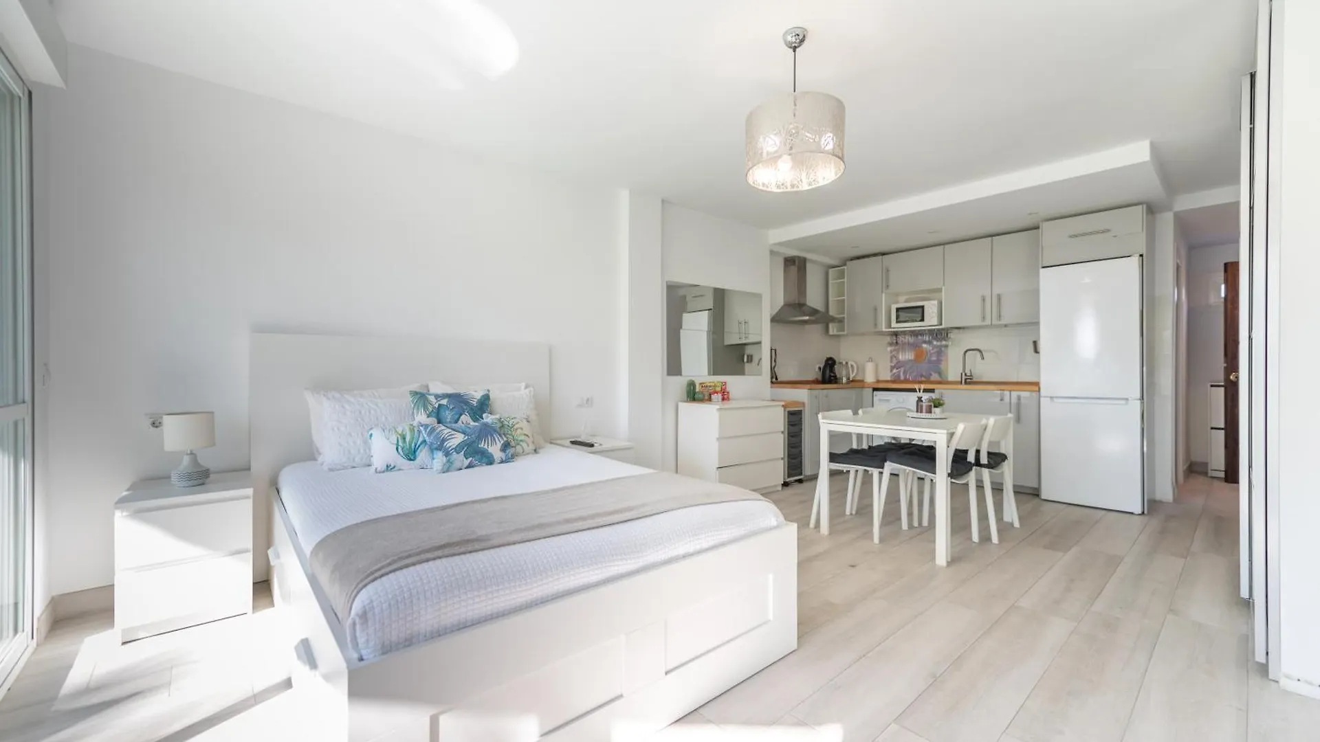 Moderno Estudio Y Piscina A 50 Metros De La Playa Μαρμπέλλα 0*,